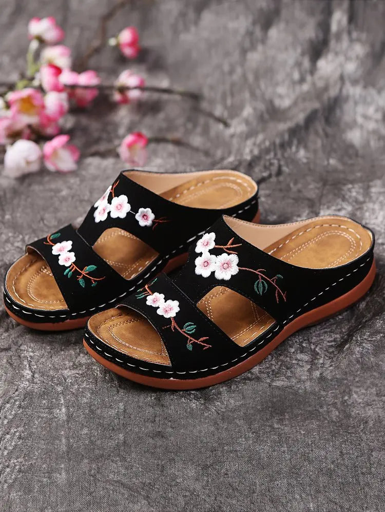 Casual Sandals Comfortable Soft Slippers Women 2022 Embroider Flower Colorful Ethnic Flat Platform Open Toe Outdoor Beach Shoes