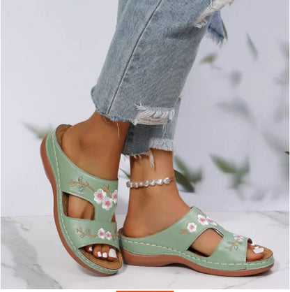 Casual Sandals Comfortable Soft Slippers Women 2022 Embroider Flower Colorful Ethnic Flat Platform Open Toe Outdoor Beach Shoes